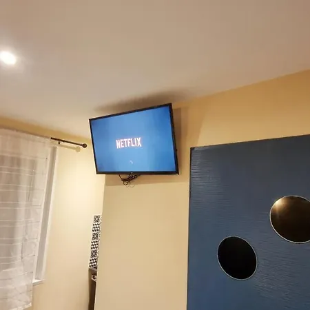 Sleep In - Parking - Centre