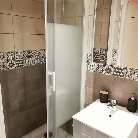 Sleep In - Parking - Centre