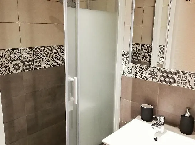 Sleep In - Parking - Centre